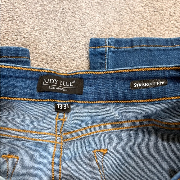 Judy Blue Straight Fit Jeans - Picture 2 of 4